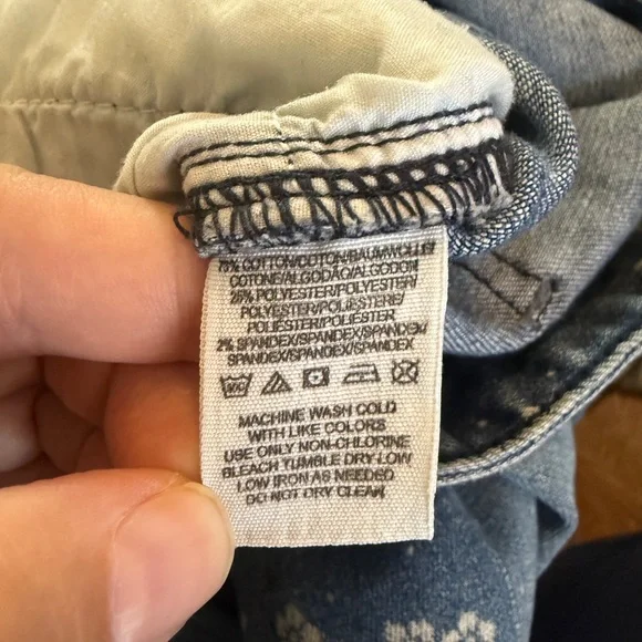 Free People EUC Blue Floral Cropped Skinny Jeans - Picture 6 of 6